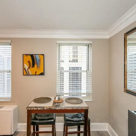 High Rise Downtown Condo With Skyline View-3